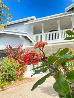 Runaway Bay 5 Bedroom Villa W/ a Large Pool. Gorgeous, Runaway Bay